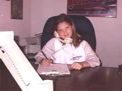 KellyPhone.jpg (4759 bytes)